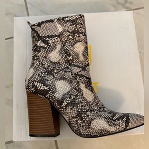 Snake booties